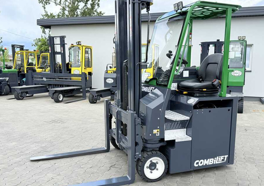 Combilift CBE2500 / TRIPLEX / 5500MM / FREE LIFT / ELECTRIC DRIVE / ONLY 2300 MTH / POSITIONER / SIDE SHIFT / NEW TYRES / LIKE NEW A wide range of four-way and side loaders, tailored to diverse needs - 4-κίνητα ανυψωτικό στενών δρόμων: φωτογραφία 2 Combilift CBE2500 / TRIPLEX / 5500MM / FREE LIFT / ELECTRIC DRIVE / ONLY 2300 MTH / POSITIONER / SIDE SHIFT / NEW TYRES / LIKE NEW A wide range of four-way and side loaders, tailored to diverse needs - 4-κίνητα ανυψωτικό στενών δρόμων: φωτογραφία 2