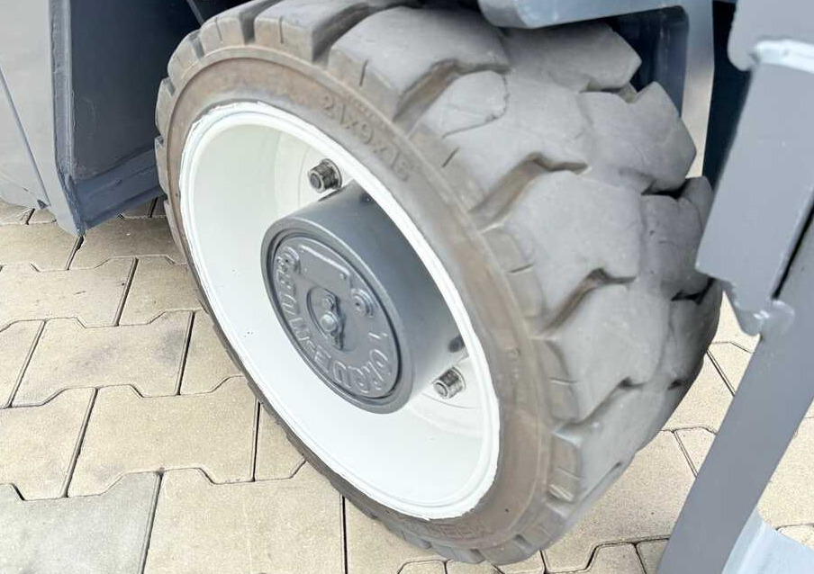 Combilift CBE4000 / TRIPLEX / 5200 / FREE-LIFT - 4-κίνητα ανυψωτικό στενών δρόμων: φωτογραφία 5 Combilift CBE4000 / TRIPLEX / 5200 / FREE-LIFT - 4-κίνητα ανυψωτικό στενών δρόμων: φωτογραφία 5