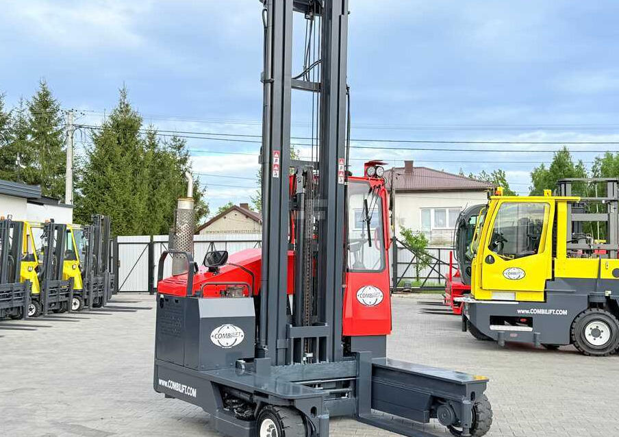 Combilift COMBILIFT C4000 – TRIPLEX 9300 mm – Year 2017 – GAS – FREE LIFT – FORK SIDE SHIFT – CONDITION 5/5 - 4-κίνητα ανυψωτικό στενών δρόμων: φωτογραφία 2 Combilift COMBILIFT C4000 – TRIPLEX 9300 mm – Year 2017 – GAS – FREE LIFT – FORK SIDE SHIFT – CONDITION 5/5 - 4-κίνητα ανυψωτικό στενών δρόμων: φωτογραφία 2