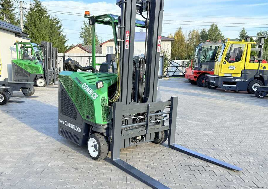 Combilift Combilift C2500CB / TRIPLEX / 5500 MM / FULL FREE LIFT / DIESEL / ONLY 3768 HOURS / FORK POSITIONER / SIDE SHIFT / NEW TYRES / LIKE NEW / Wide range of multi-directional and side-loading for - 4-κίνητα ανυψωτικό στενών δρόμων: φωτογραφία 4 Combilift Combilift C2500CB / TRIPLEX / 5500 MM / FULL FREE LIFT / DIESEL / ONLY 3768 HOURS / FORK POSITIONER / SIDE SHIFT / NEW TYRES / LIKE NEW / Wide range of multi-directional and side-loading for - 4-κίνητα ανυψωτικό στενών δρόμων: φωτογραφία 4