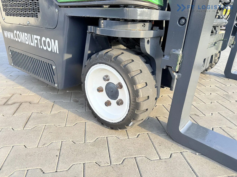 Combilift Combilift C2500CB / TRIPLEX / 5500MM / FREE LIFT / DIESEL / ONLY 3768 MTH / FORK POSITIONER / SIDE SHIFT / NEW TYRES / LIKE NEW - 4-κίνητα ανυψωτικό στενών δρόμων: φωτογραφία 5 Combilift Combilift C2500CB / TRIPLEX / 5500MM / FREE LIFT / DIESEL / ONLY 3768 MTH / FORK POSITIONER / SIDE SHIFT / NEW TYRES / LIKE NEW - 4-κίνητα ανυψωτικό στενών δρόμων: φωτογραφία 5