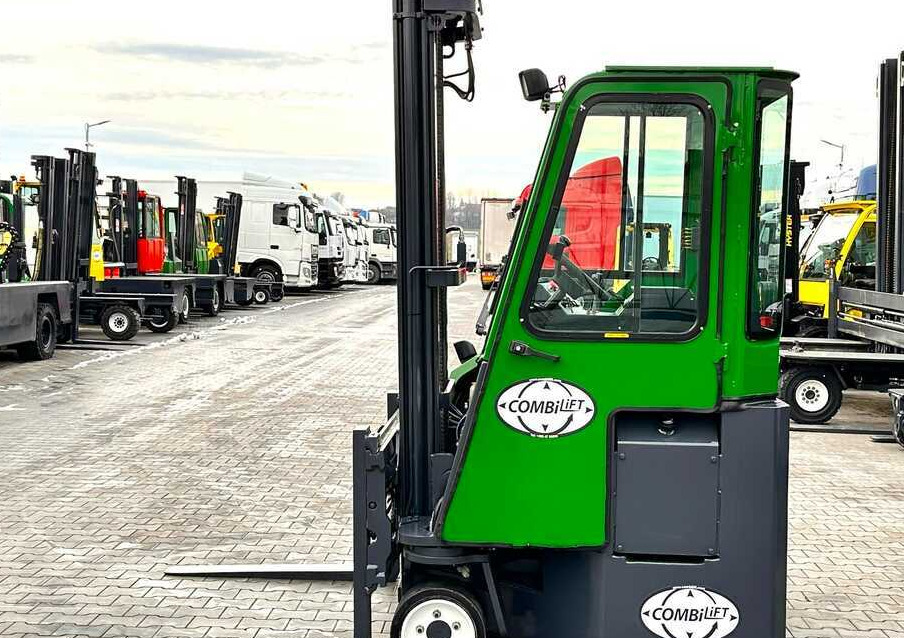 Combilift Combilift C3000CB - DUPLEX 4000mm - Year 2015 - / CABIN - HEATING / ONLY 6546 MTH / EXCELLENT CONDITION / LIKE NEW! - 4-κίνητα ανυψωτικό στενών δρόμων: φωτογραφία 3 Combilift Combilift C3000CB - DUPLEX 4000mm - Year 2015 - / CABIN - HEATING / ONLY 6546 MTH / EXCELLENT CONDITION / LIKE NEW! - 4-κίνητα ανυψωτικό στενών δρόμων: φωτογραφία 3