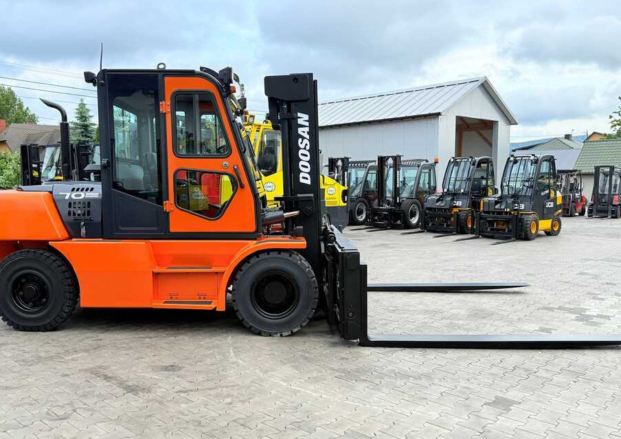 Doosan DOOSAN / DUPLEX 3000MM / SIDE SHIFT / FORK POSITIONER / 2500MM FORKS / 7000KG / CABIN / LIKE NEW - Πετρελαιοκίνητο περονοφόρο: φωτογραφία 4 Doosan DOOSAN / DUPLEX 3000MM / SIDE SHIFT / FORK POSITIONER / 2500MM FORKS / 7000KG / CABIN / LIKE NEW - Πετρελαιοκίνητο περονοφόρο: φωτογραφία 4