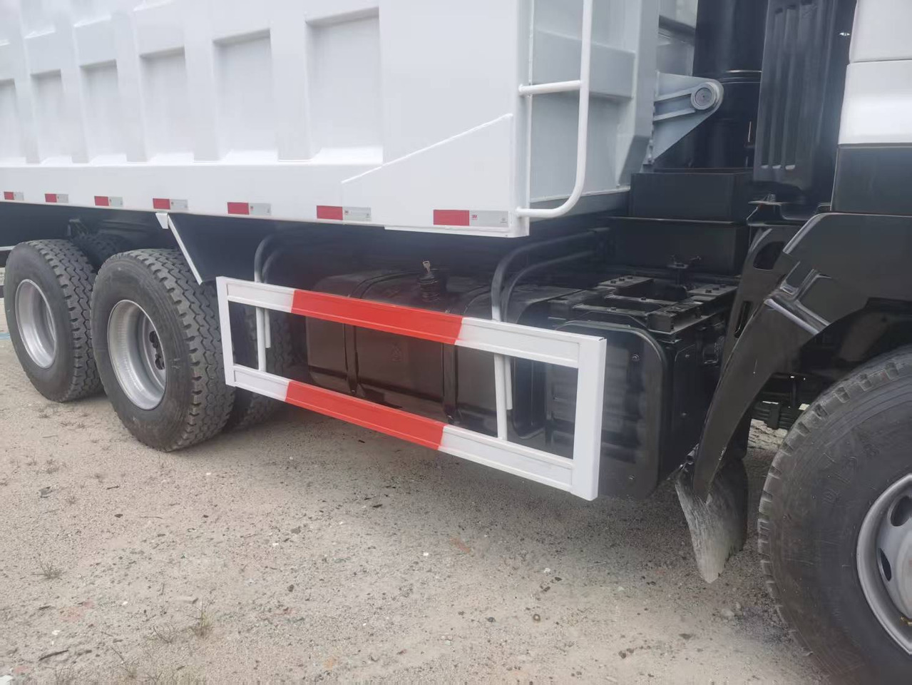 HINO 6×4,10 wheels - Φορτηγό ανατρεπόμενο: φωτογραφία 1 HINO 6×4,10 wheels - Φορτηγό ανατρεπόμενο: φωτογραφία 1