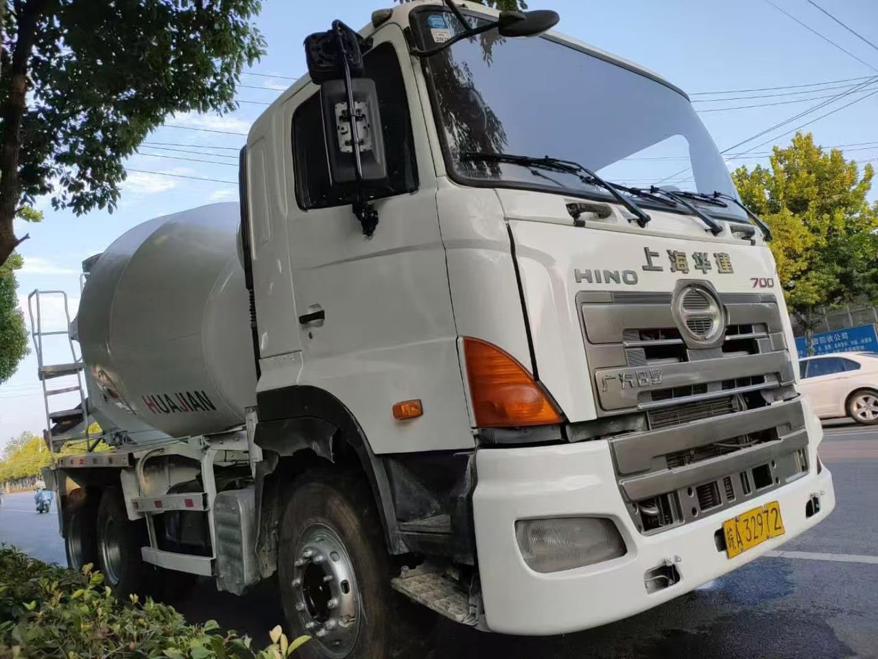 HINO 700  - Φορτηγό βυτιοφόρο: φωτογραφία 3 HINO 700  - Φορτηγό βυτιοφόρο: φωτογραφία 3