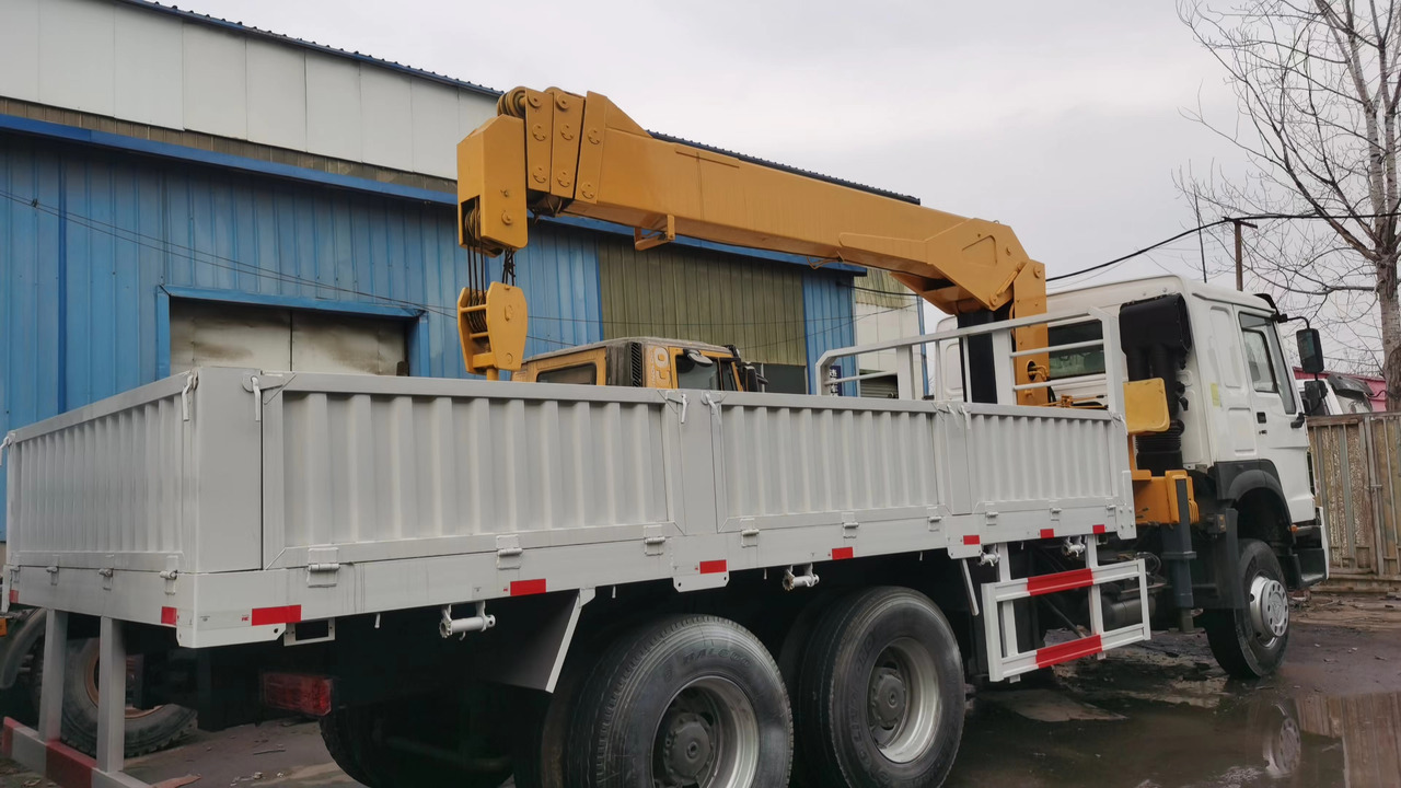 HOWO 371 - Φορτηγό με γερανό: φωτογραφία 2 HOWO 371 - Φορτηγό με γερανό: φωτογραφία 2