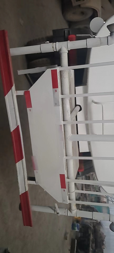 SINOTRUK 20 cubic meters tank - Φορτηγό βυτιοφόρο: φωτογραφία 4 SINOTRUK 20 cubic meters tank - Φορτηγό βυτιοφόρο: φωτογραφία 4