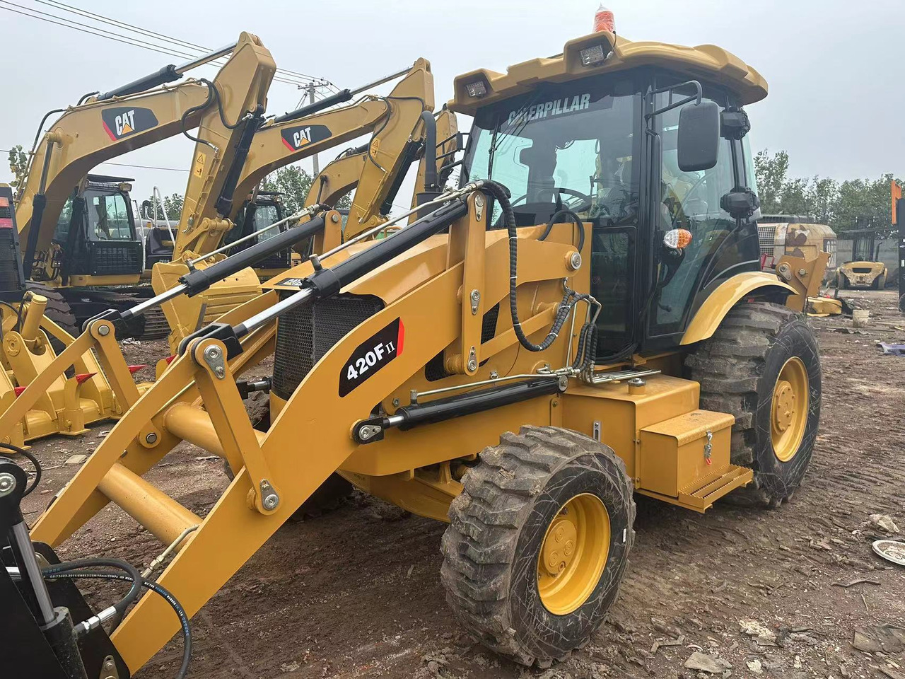 CATERPILLAR Used Good Condition Backhoe Loader CAT420F - Φορτωτής εκσκαφέας: φωτογραφία 2 CATERPILLAR Used Good Condition Backhoe Loader CAT420F - Φορτωτής εκσκαφέας: φωτογραφία 2