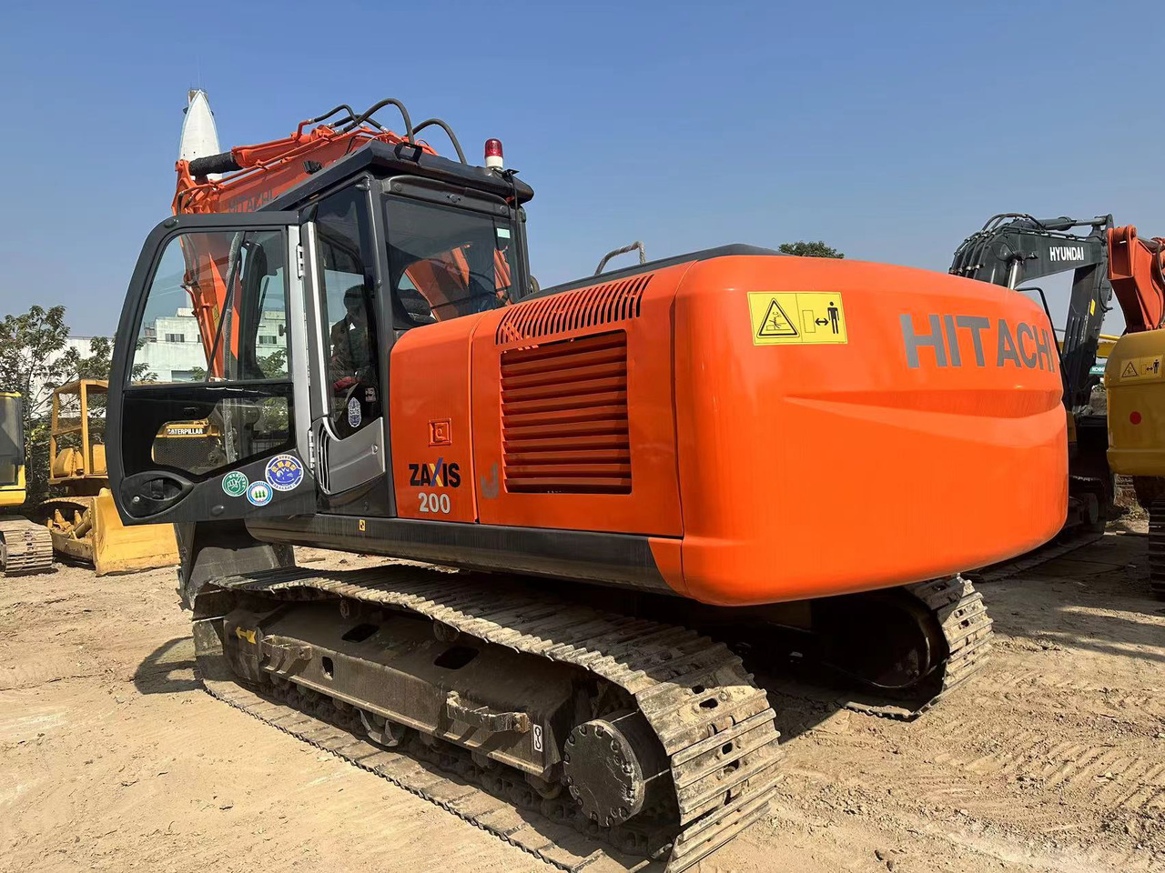 CRAWLER EXCAVATOR Original Japan Hitachi ZX200-3 Excavator Hitachi Excavator in Low Price for Hot Sale - Ερπυστριοφόρος εκσκαφέας: φωτογραφία 4 CRAWLER EXCAVATOR Original Japan Hitachi ZX200-3 Excavator Hitachi Excavator in Low Price for Hot Sale - Ερπυστριοφόρος εκσκαφέας: φωτογραφία 4