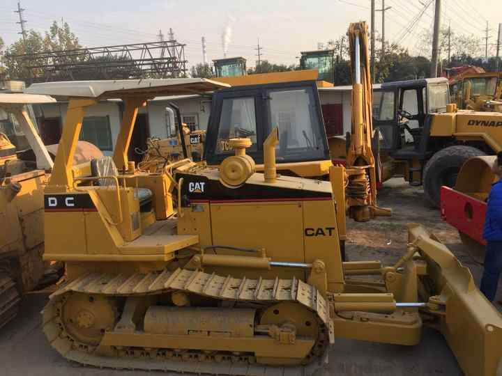 Mini CAT Bulldozer D3c D3 D3k D3m D4h D4m D4k D5h D5g D5k D5m Used Bulldozer with Ripper for Sale - Μπουλντόζα: φωτογραφία 2 Mini CAT Bulldozer D3c D3 D3k D3m D4h D4m D4k D5h D5g D5k D5m Used Bulldozer with Ripper for Sale - Μπουλντόζα: φωτογραφία 2