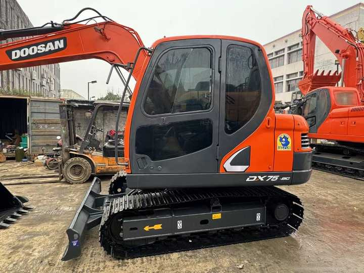 Used Digger DOOSAN DX75 Construction Machinery Construction Digger Used DOOSAN DX75 Cheap Excavator - Ερπυστριοφόρος εκσκαφέας: φωτογραφία 4 Used Digger DOOSAN DX75 Construction Machinery Construction Digger Used DOOSAN DX75 Cheap Excavator - Ερπυστριοφόρος εκσκαφέας: φωτογραφία 4