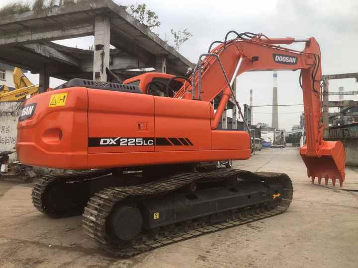 Used Excavator Doosan DX225LC Excavators Mini Equipment Earth Moving Machinery Doosan Digger Excavator for Sale - Ερπυστριοφόρος εκσκαφέας: φωτογραφία 2 Used Excavator Doosan DX225LC Excavators Mini Equipment Earth Moving Machinery Doosan Digger Excavator for Sale - Ερπυστριοφόρος εκσκαφέας: φωτογραφία 2