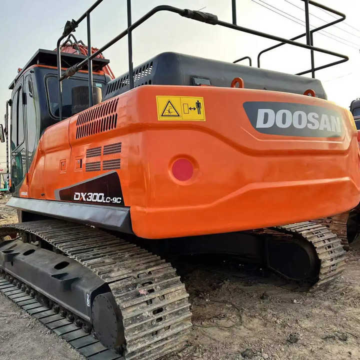 Used Excavator Doosan DX300 Excavators Mini Equipment Moving Machinery Doosan Digger Excavator for Sale - Ερπυστριοφόρος εκσκαφέας: φωτογραφία 4 Used Excavator Doosan DX300 Excavators Mini Equipment Moving Machinery Doosan Digger Excavator for Sale - Ερπυστριοφόρος εκσκαφέας: φωτογραφία 4