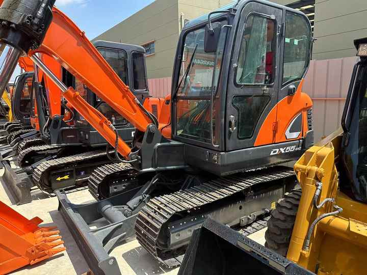 Used Excavator Doosan DX55 Excavators Mini Equipment Earth Moving Machinery Doosan Digger Excavator for Sale - Ερπυστριοφόρος εκσκαφέας: φωτογραφία 2 Used Excavator Doosan DX55 Excavators Mini Equipment Earth Moving Machinery Doosan Digger Excavator for Sale - Ερπυστριοφόρος εκσκαφέας: φωτογραφία 2