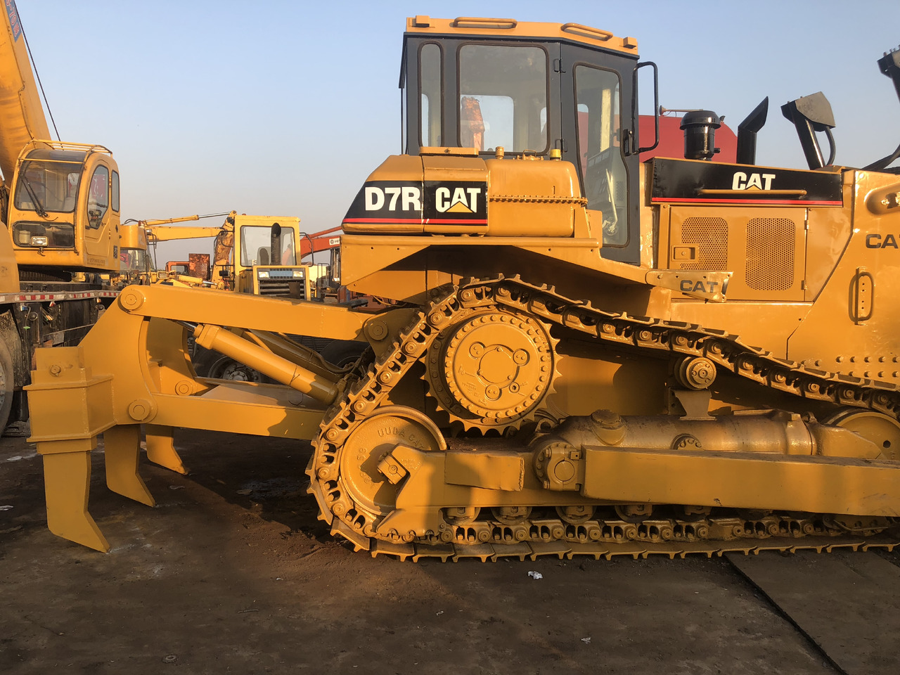 Used bulldozer CAT D7R high quality hotsale - Μπουλντόζα: φωτογραφία 5 Used bulldozer CAT D7R high quality hotsale - Μπουλντόζα: φωτογραφία 5