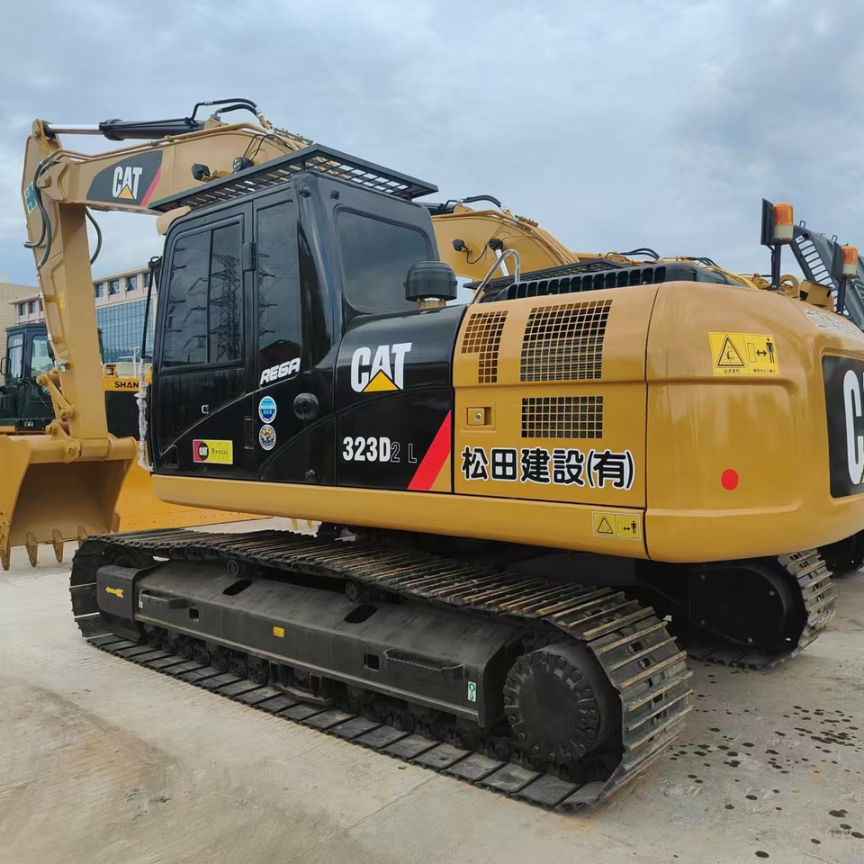 Used high quality excavator CAT 323D2L Made in Japan - Ερπυστριοφόρος εκσκαφέας: φωτογραφία 2 Used high quality excavator CAT 323D2L Made in Japan - Ερπυστριοφόρος εκσκαφέας: φωτογραφία 2