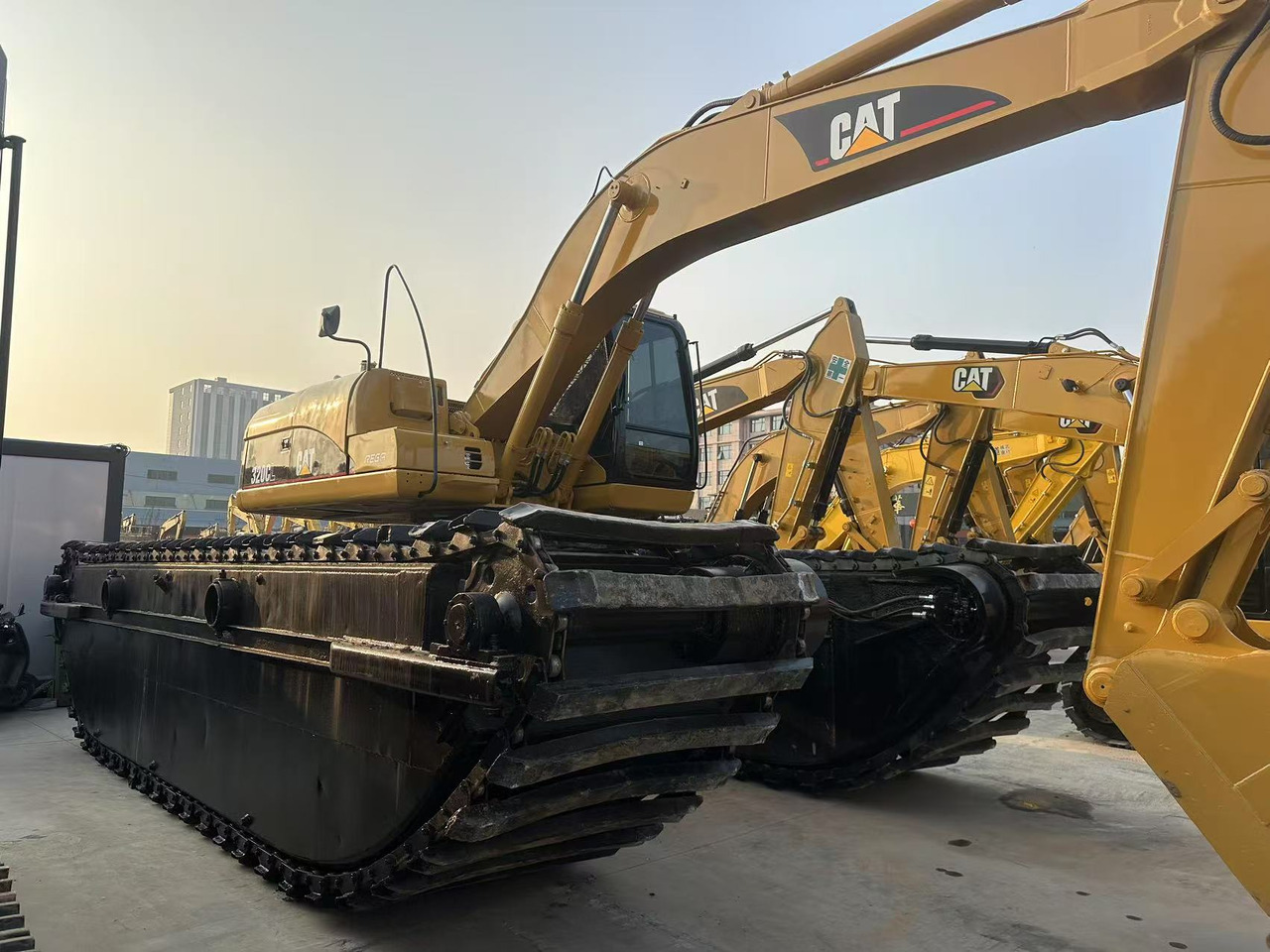 CATERPILLAR 320C Amphibious excavator - Πλωτός εκσκαφέας: φωτογραφία 3 CATERPILLAR 320C Amphibious excavator - Πλωτός εκσκαφέας: φωτογραφία 3