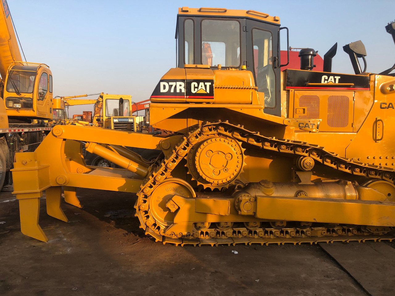 CATERPILLAR D7R - Μπουλντόζα: φωτογραφία 4 CATERPILLAR D7R - Μπουλντόζα: φωτογραφία 4