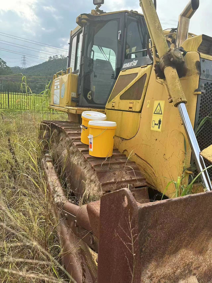 KOMATSU D65EX - Μπουλντόζα: φωτογραφία 3 KOMATSU D65EX - Μπουλντόζα: φωτογραφία 3