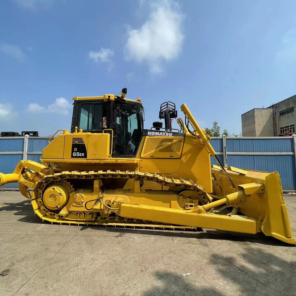 KOMATSU D65EX - Μπουλντόζα: φωτογραφία 1 KOMATSU D65EX - Μπουλντόζα: φωτογραφία 1
