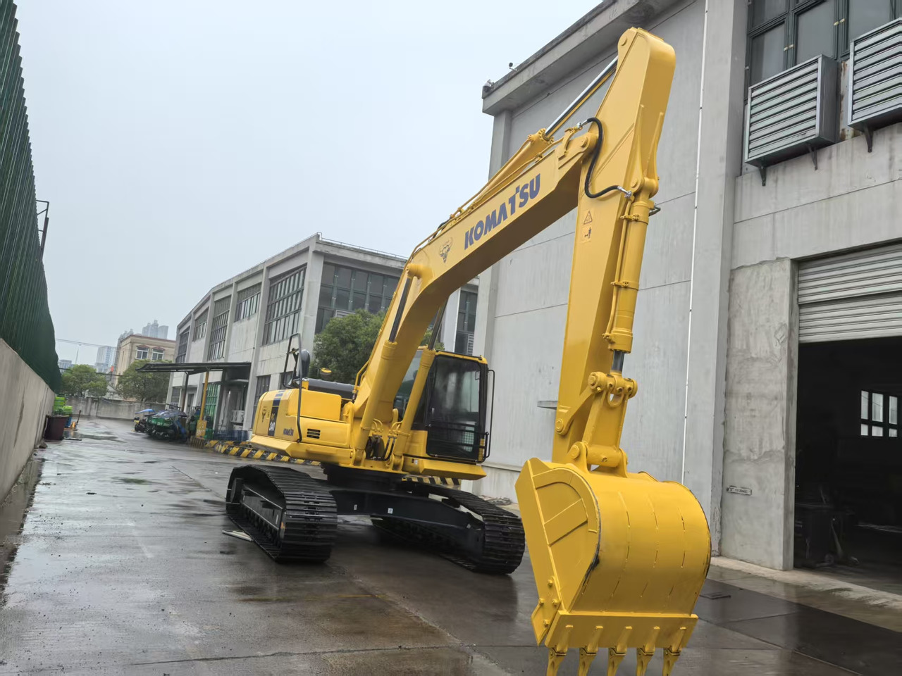 KOMATSU PC240LC-8M0 - Ερπυστριοφόρος εκσκαφέας: φωτογραφία 2 KOMATSU PC240LC-8M0 - Ερπυστριοφόρος εκσκαφέας: φωτογραφία 2
