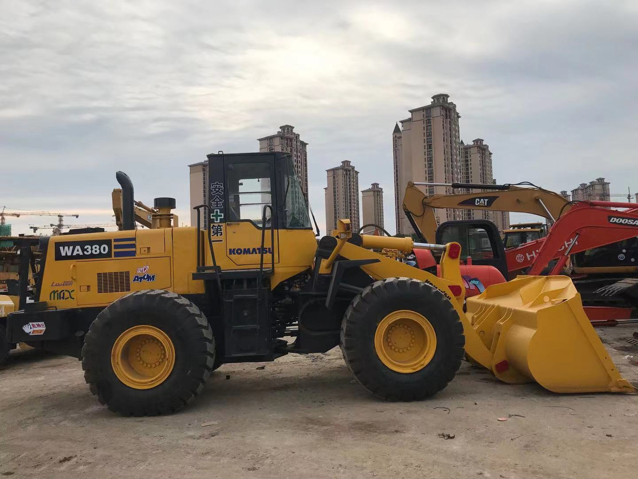 KOMATSU WA380-3 - Ελαστιχοφόρος φορτωτής: φωτογραφία 3 KOMATSU WA380-3 - Ελαστιχοφόρος φορτωτής: φωτογραφία 3