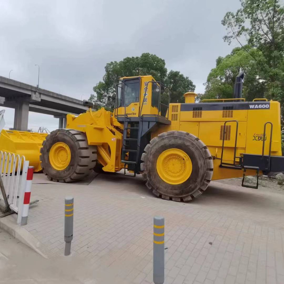 KOMATSU WA600-3 - Ελαστιχοφόρος φορτωτής: φωτογραφία 1 KOMATSU WA600-3 - Ελαστιχοφόρος φορτωτής: φωτογραφία 1