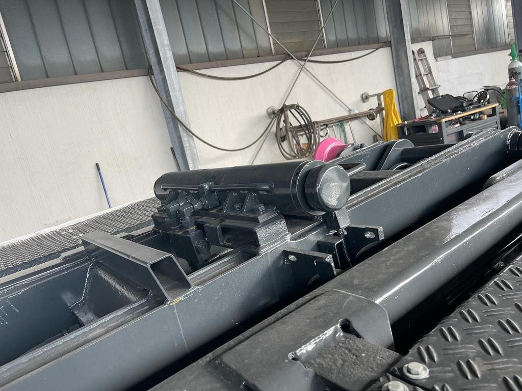 BLOCCAGGIO POSTERIORE INTERNO CON 2 PISTONI - Αμάξωμα και εξωτερικό για Φορτηγό: φωτογραφία 4 BLOCCAGGIO POSTERIORE INTERNO CON 2 PISTONI - Αμάξωμα και εξωτερικό για Φορτηγό: φωτογραφία 4