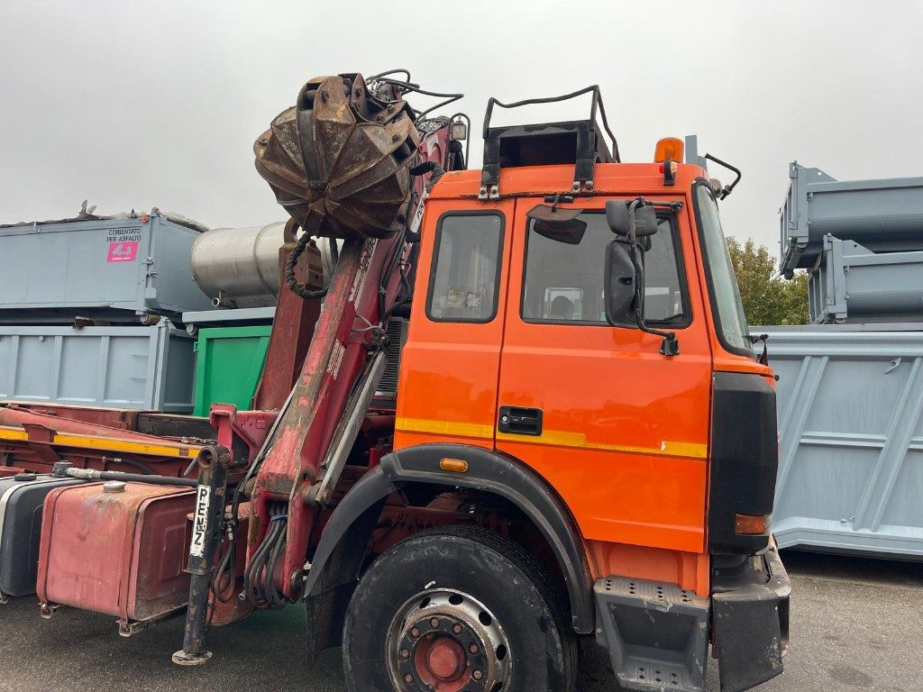IVECO 190E26 SCARRABILE CON GRU PENZ E POLIPO - Φορτηγό φόρτωσης γάντζου: φωτογραφία 5 IVECO 190E26 SCARRABILE CON GRU PENZ E POLIPO - Φορτηγό φόρτωσης γάντζου: φωτογραφία 5