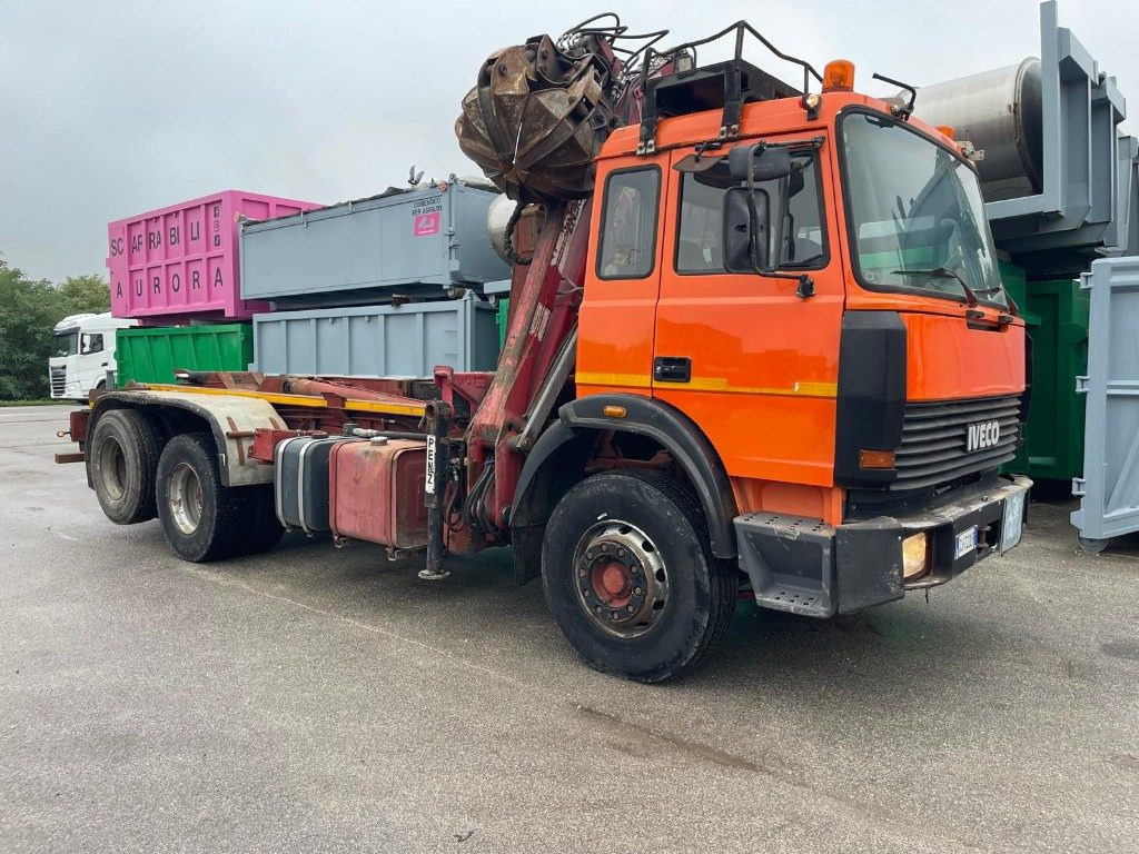 IVECO 190E26 SCARRABILE CON GRU PENZ E POLIPO - Φορτηγό φόρτωσης γάντζου: φωτογραφία 1 IVECO 190E26 SCARRABILE CON GRU PENZ E POLIPO - Φορτηγό φόρτωσης γάντζου: φωτογραφία 1