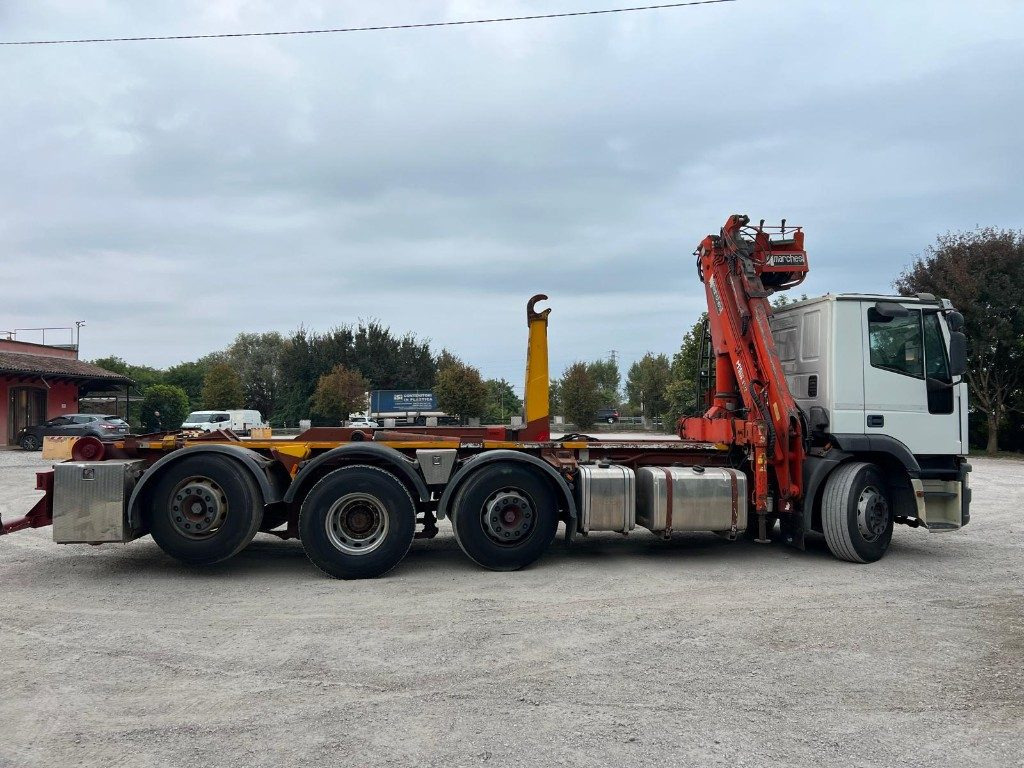 IVECO 260E43 EUROTECH USATO SCARRABILE CON GRU - Φορτηγό φόρτωσης γάντζου: φωτογραφία 4 IVECO 260E43 EUROTECH USATO SCARRABILE CON GRU - Φορτηγό φόρτωσης γάντζου: φωτογραφία 4