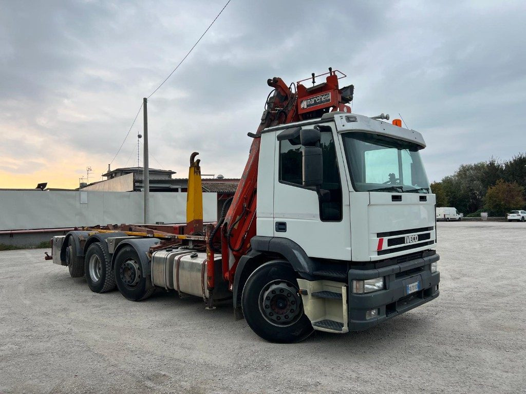 IVECO 260E43 EUROTECH USATO SCARRABILE CON GRU - Φορτηγό φόρτωσης γάντζου: φωτογραφία 5 IVECO 260E43 EUROTECH USATO SCARRABILE CON GRU - Φορτηγό φόρτωσης γάντζου: φωτογραφία 5