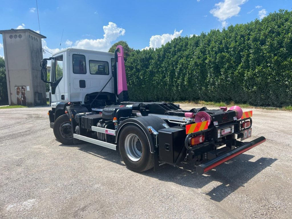 IVECO EUROCARGO 160E25 SCARRABILE - Φορτηγό φόρτωσης γάντζου: φωτογραφία 3 IVECO EUROCARGO 160E25 SCARRABILE - Φορτηγό φόρτωσης γάντζου: φωτογραφία 3