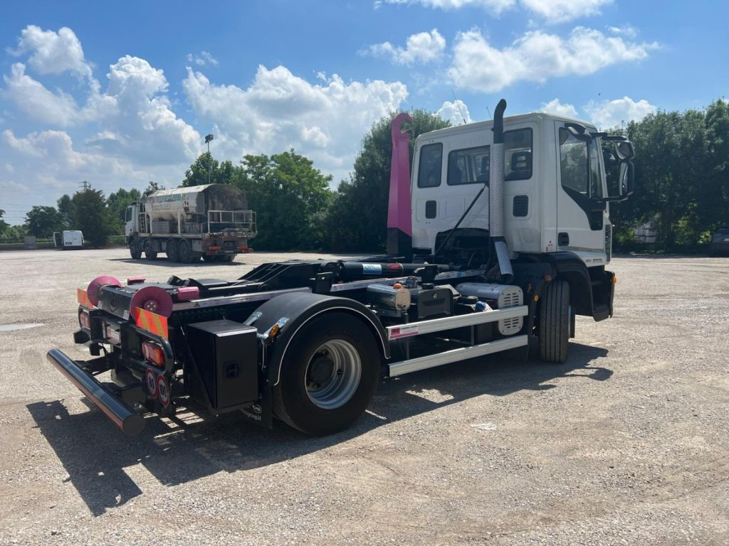 IVECO EUROCARGO 160E25 SCARRABILE - Φορτηγό φόρτωσης γάντζου: φωτογραφία 5 IVECO EUROCARGO 160E25 SCARRABILE - Φορτηγό φόρτωσης γάντζου: φωτογραφία 5