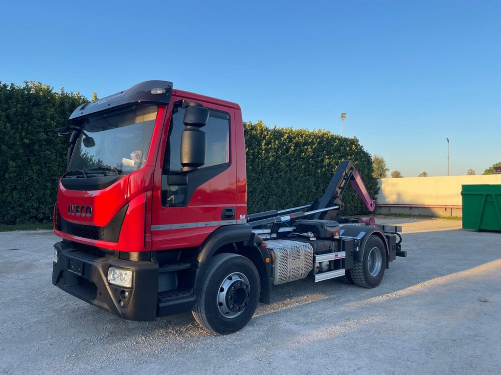 IVECO EUROCARGO 160E32 CON SCARRABILE NUOVO - Φορτηγό φόρτωσης γάντζου: φωτογραφία 1 IVECO EUROCARGO 160E32 CON SCARRABILE NUOVO - Φορτηγό φόρτωσης γάντζου: φωτογραφία 1
