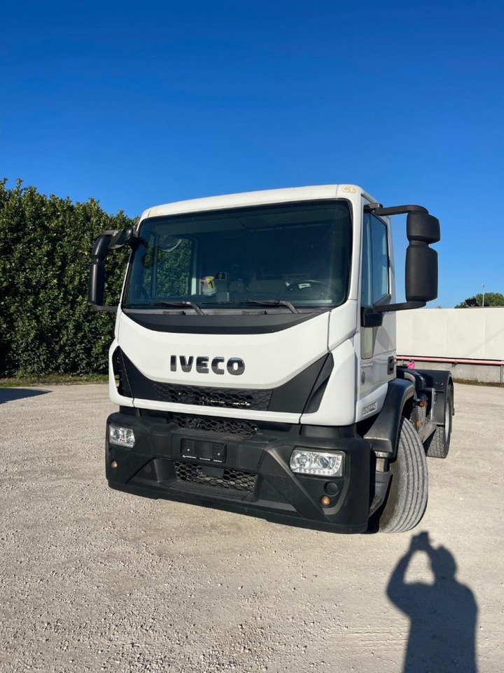 IVECO EUROCARGO 180E25 CON SCARRABILE NUOVO - Φορτηγό φόρτωσης γάντζου: φωτογραφία 1 IVECO EUROCARGO 180E25 CON SCARRABILE NUOVO - Φορτηγό φόρτωσης γάντζου: φωτογραφία 1
