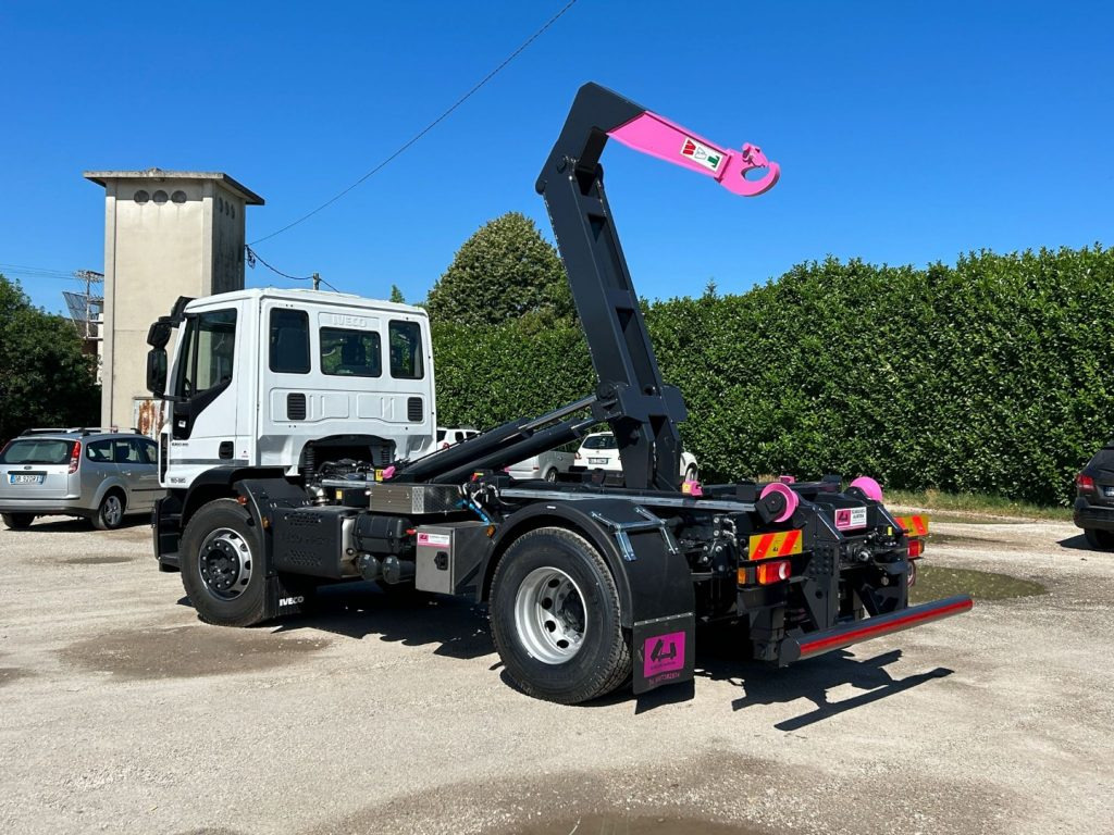 IVECO EUROCARGO 180E32K NUOVO SCARRABILE - Φορτηγό φόρτωσης γάντζου: φωτογραφία 4 IVECO EUROCARGO 180E32K NUOVO SCARRABILE - Φορτηγό φόρτωσης γάντζου: φωτογραφία 4
