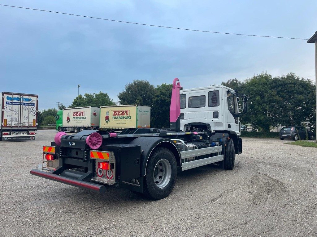 IVECO EUROCARGO 180K32 SCARRABILE NUOVO - Φορτηγό φόρτωσης γάντζου: φωτογραφία 4 IVECO EUROCARGO 180K32 SCARRABILE NUOVO - Φορτηγό φόρτωσης γάντζου: φωτογραφία 4