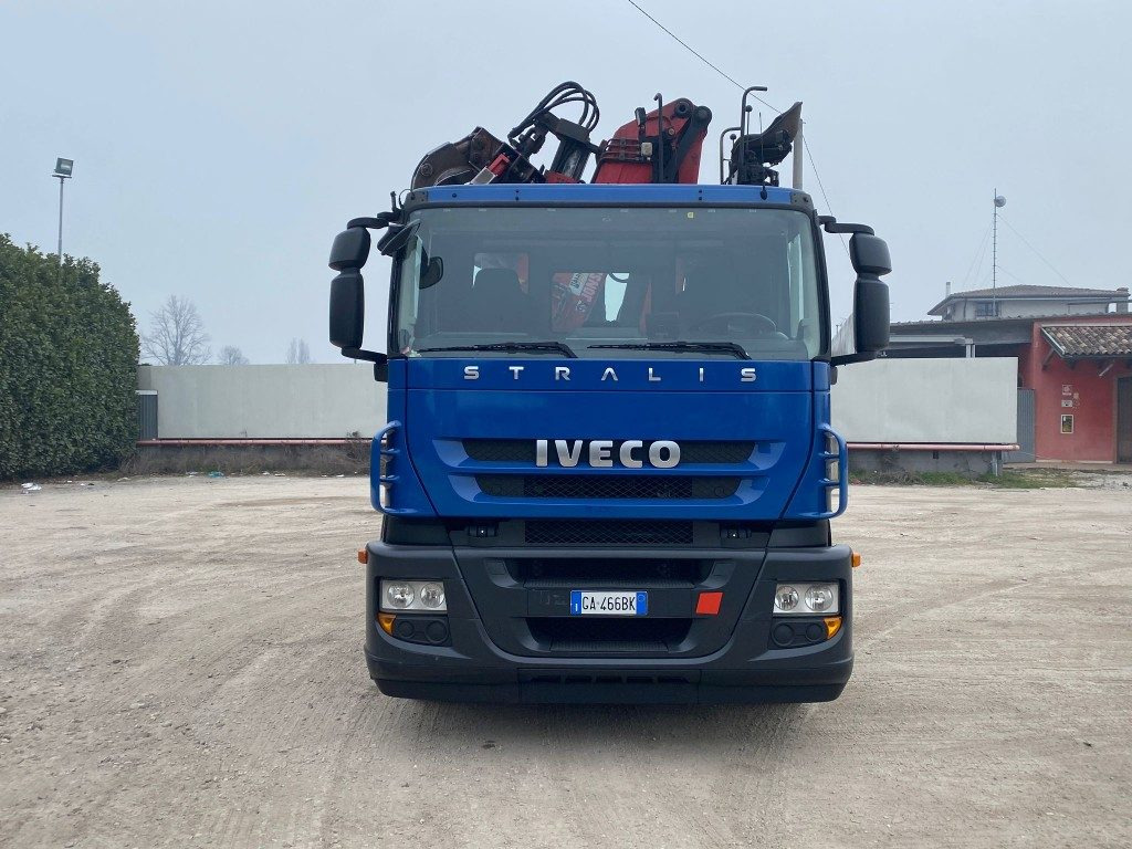 IVECO STRALIS 260.450 SCARRABILE CON GRU - Φορτηγό φόρτωσης γάντζου, Φορτηγό με γερανό: φωτογραφία 2 IVECO STRALIS 260.450 SCARRABILE CON GRU - Φορτηγό φόρτωσης γάντζου, Φορτηγό με γερανό: φωτογραφία 2