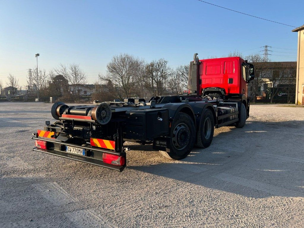 IVECO X-WAY AD260 NUOVO TARGATO SCARRABILE - Φορτηγό φόρτωσης γάντζου: φωτογραφία 4 IVECO X-WAY AD260 NUOVO TARGATO SCARRABILE - Φορτηγό φόρτωσης γάντζου: φωτογραφία 4