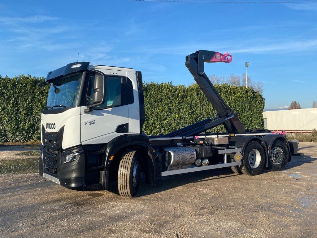 IVECO X-WAY AD280X48 NUOVO SCARRABILE PASSO 4500 - Φορτηγό φόρτωσης γάντζου: φωτογραφία 1 IVECO X-WAY AD280X48 NUOVO SCARRABILE PASSO 4500 - Φορτηγό φόρτωσης γάντζου: φωτογραφία 1