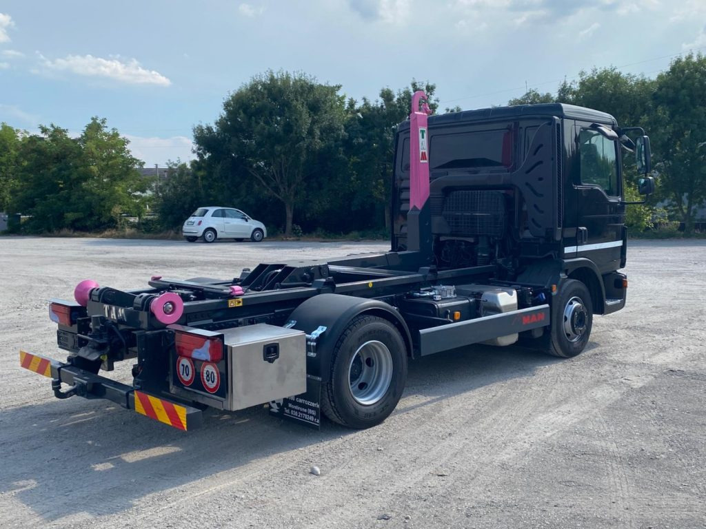 Φορτηγό φόρτωσης γάντζου MAN TGL 12.220 CON SCARRABILE NUOVO: φωτογραφία 7 Φορτηγό φόρτωσης γάντζου MAN TGL 12.220 CON SCARRABILE NUOVO: φωτογραφία 7