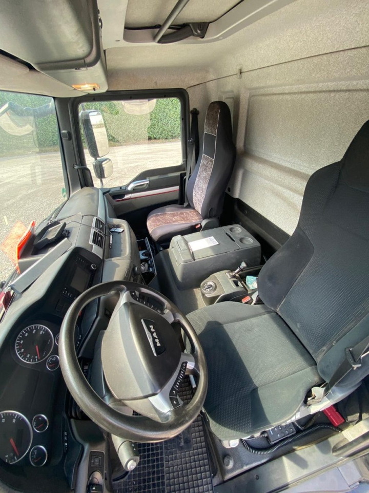 Φορτηγό φόρτωσης γάντζου MAN TGL 12.220 CON SCARRABILE NUOVO: φωτογραφία 11 Φορτηγό φόρτωσης γάντζου MAN TGL 12.220 CON SCARRABILE NUOVO: φωτογραφία 11