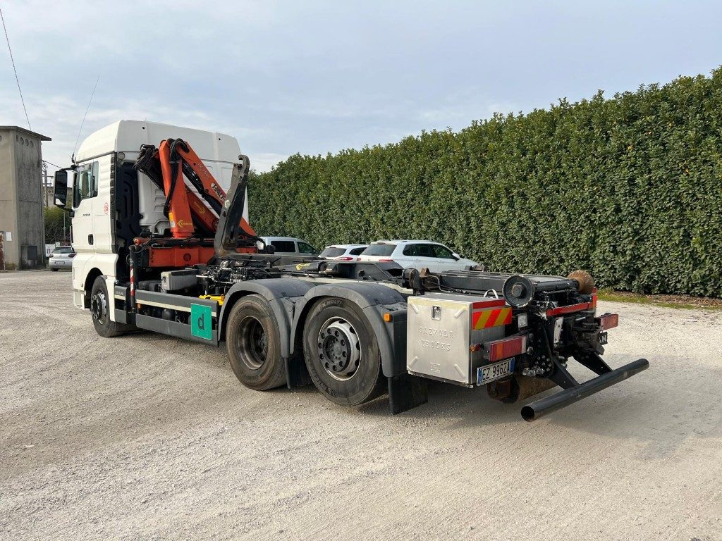 MAN TGX 26.480 SCARRABILE CON GRU DIETRO CABINA - Φορτηγό φόρτωσης γάντζου: φωτογραφία 5 MAN TGX 26.480 SCARRABILE CON GRU DIETRO CABINA - Φορτηγό φόρτωσης γάντζου: φωτογραφία 5