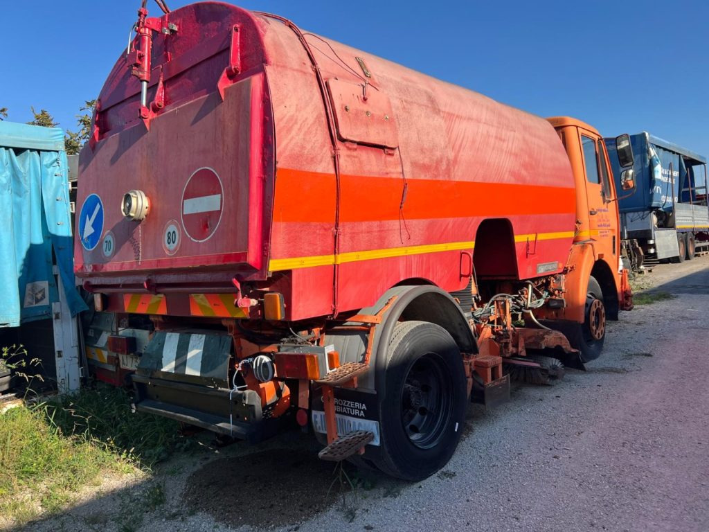 MERCEDES-BENZ MERCEDES AUTOSPAZZATRICE USATA - Σάρωθρο δρόμων: φωτογραφία 3 MERCEDES-BENZ MERCEDES AUTOSPAZZATRICE USATA - Σάρωθρο δρόμων: φωτογραφία 3