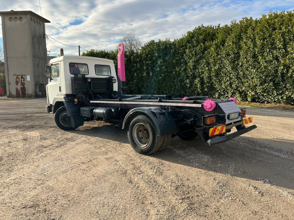 NISSAN 130/115 SCARRABILE - Φορτηγό φόρτωσης γάντζου: φωτογραφία 3 NISSAN 130/115 SCARRABILE - Φορτηγό φόρτωσης γάντζου: φωτογραφία 3