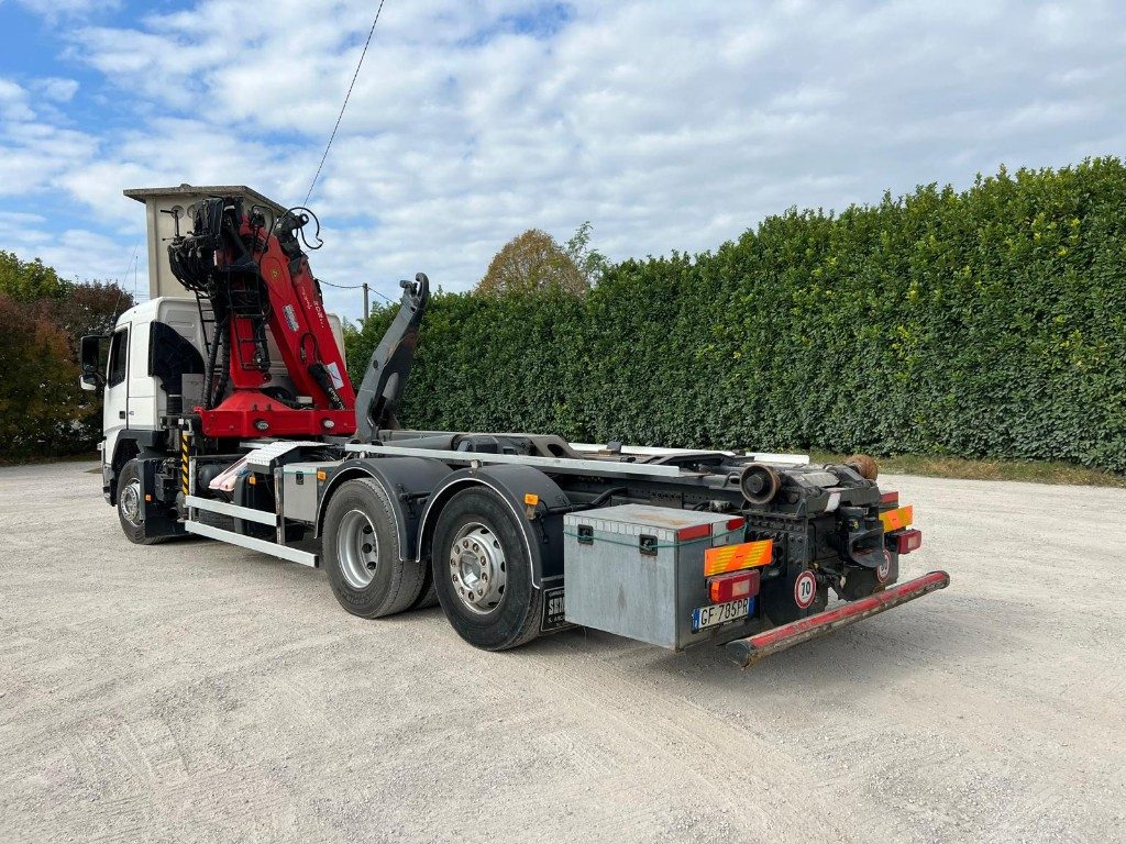 VOLVO FM11.450 SCARRABILE CON GRU - Φορτηγό φόρτωσης γάντζου: φωτογραφία 3 VOLVO FM11.450 SCARRABILE CON GRU - Φορτηγό φόρτωσης γάντζου: φωτογραφία 3