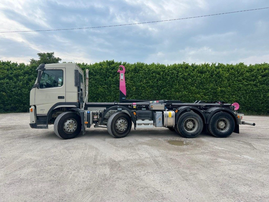 VOLVO FM480 SCARRABILE 8X4 - Φορτηγό φόρτωσης γάντζου: φωτογραφία 2 VOLVO FM480 SCARRABILE 8X4 - Φορτηγό φόρτωσης γάντζου: φωτογραφία 2
