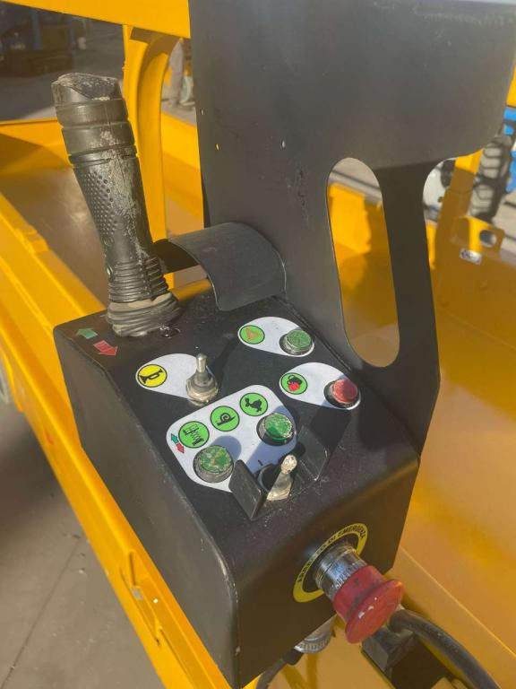 Ψαλιδωτό ανυψωτικό Haulotte COMPACT 8: φωτογραφία 8