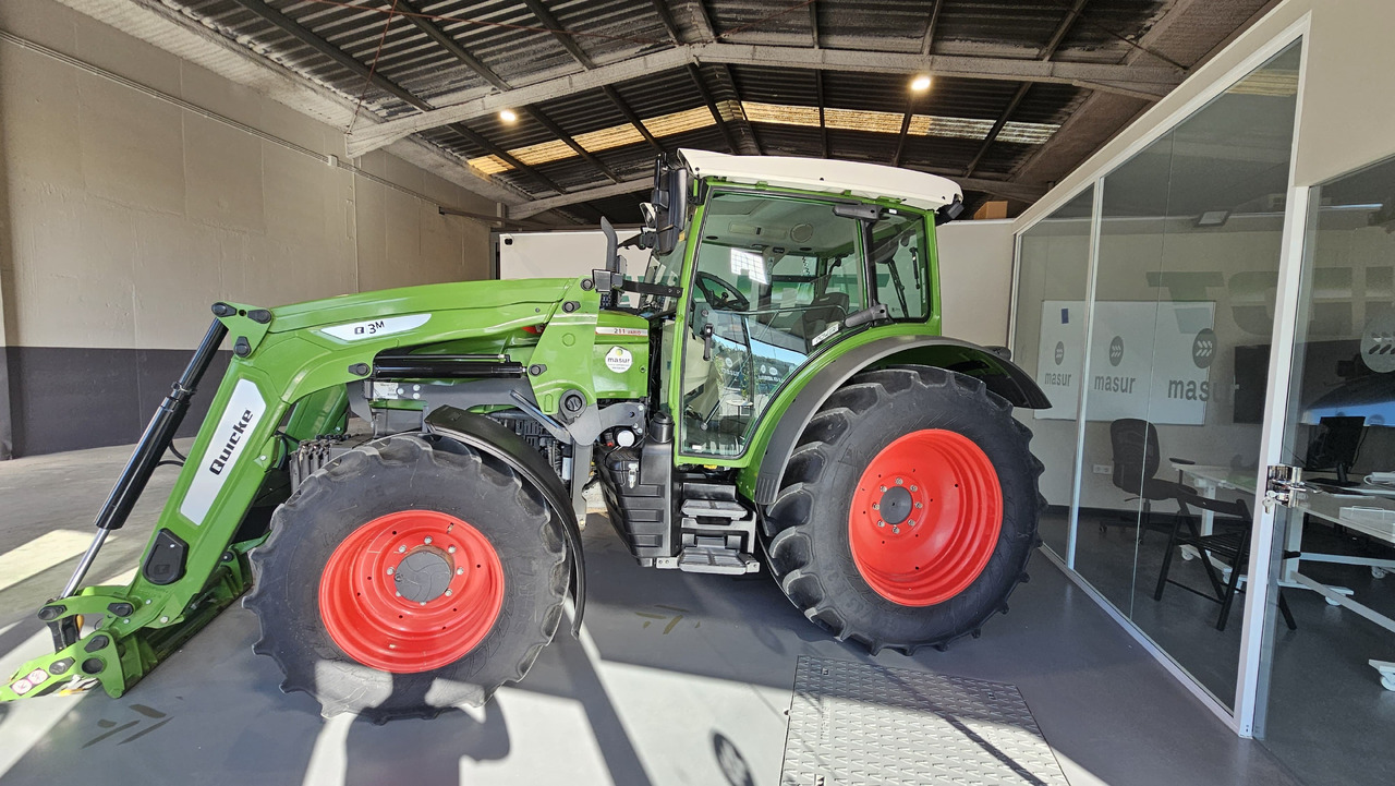 FENDT 211S VARIO - Τρακτέρ: φωτογραφία 1 FENDT 211S VARIO - Τρακτέρ: φωτογραφία 1